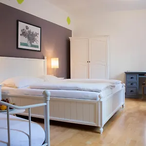 Kurt Apartment